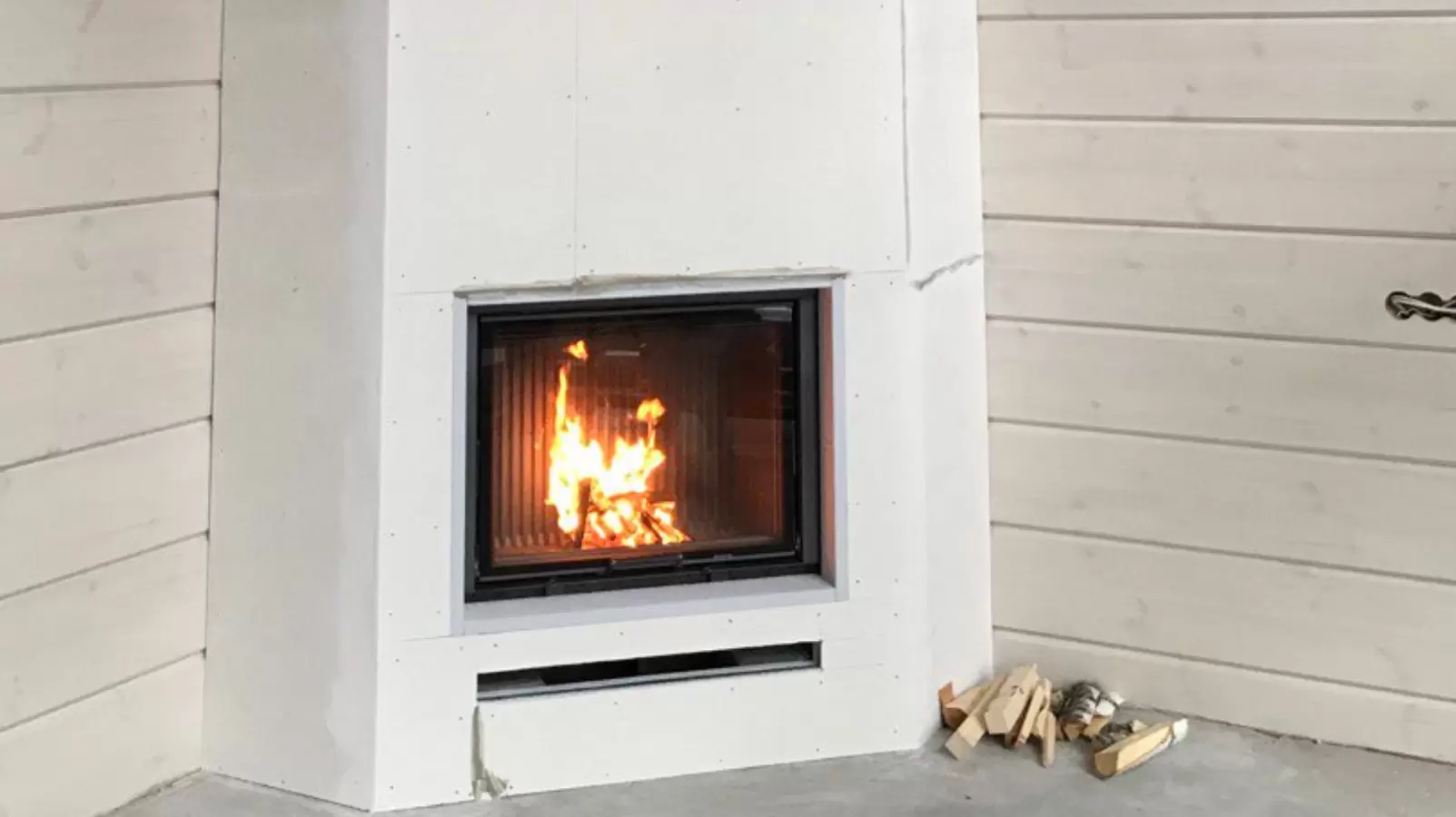 Камин в коробе под облицовку в деревянном доме