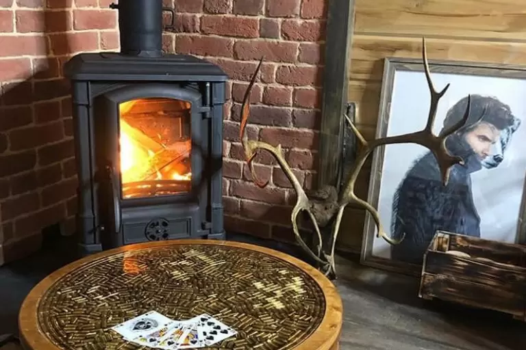 Печь-камин Guca Arina в загородном доме