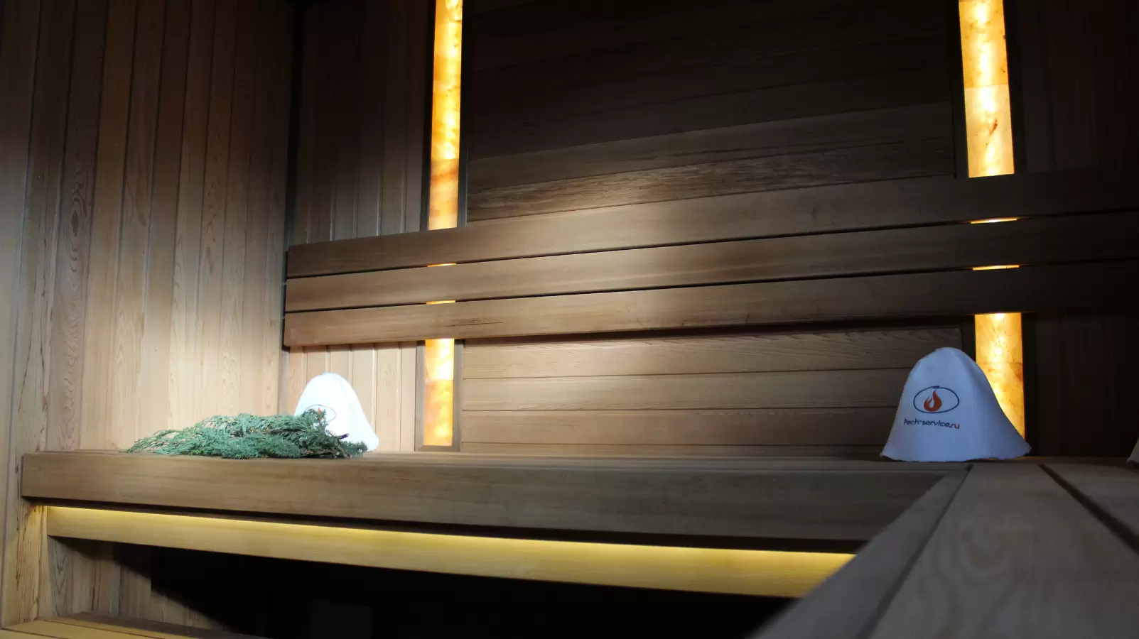 Солнечная парная в традиционном стиле из кедра